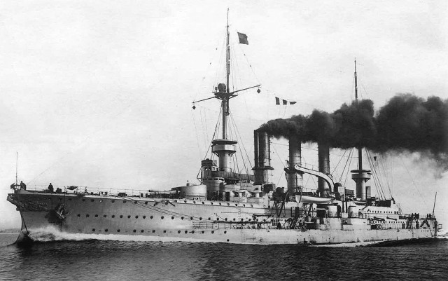 Large ship smoke stacks water #8 free wallpaper - medium preview image