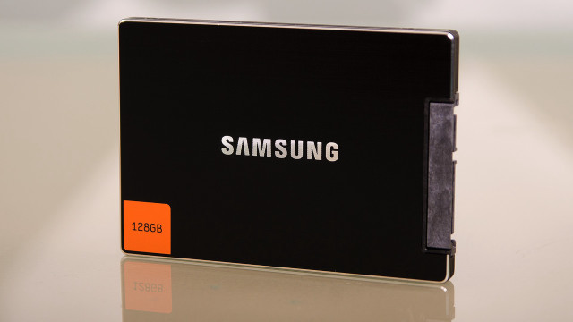 Samsung memory card closeup reflection free wallpaper - medium preview image