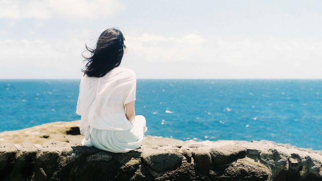 Woman sitting rock ocean cliff #2 free wallpaper - medium preview image