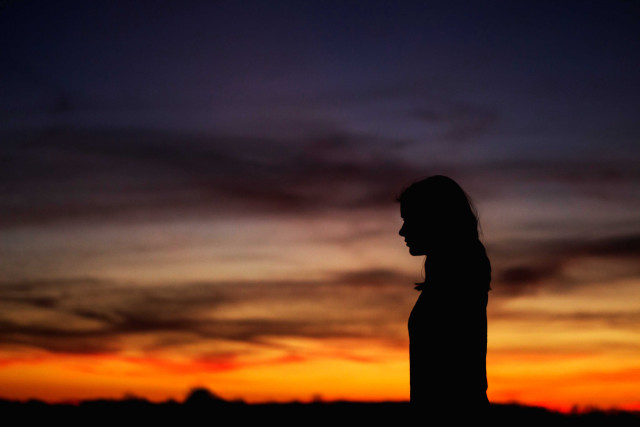 Person sunset cellphone hand silhouette free wallpaper - medium preview image
