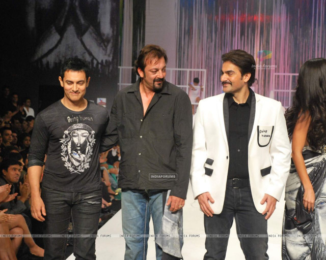 Men fashion show runway group free wallpaper - medium preview image