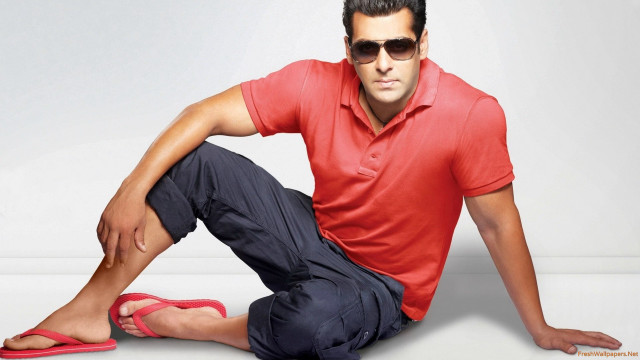 Man red shirt blue pants #2 free wallpaper - medium preview image