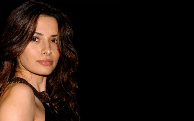 Ayshia taskin long hair black free wallpaper - medium preview image