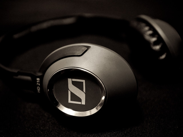 Headphones table logo pair next free wallpaper - medium preview image
