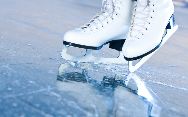 Ice skating reflection water person free wallpaper - medium preview image