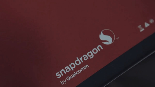 Red sign snapdragon qualcomm building free wallpaper - medium preview image