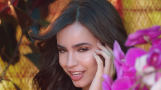 Woman smiling flower cellphone bokeh free wallpaper - medium preview image