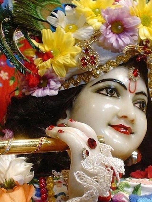 Woman flute flowers vase statue free wallpaper - medium preview image
