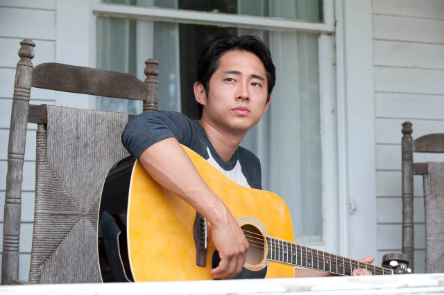 Man playing guitar outside house free wallpaper - medium preview image