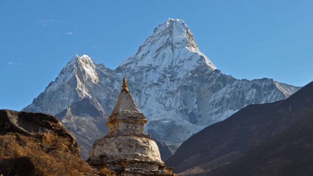 Mountain peak spire desert landscape free wallpaper - medium preview image