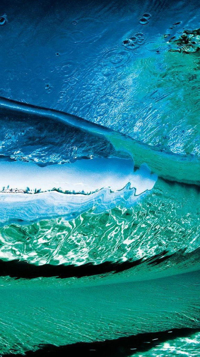 Wave seen from below in free wallpaper - medium preview image