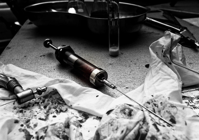 Broken sys alcohol table neoplasticism free wallpaper - medium preview image