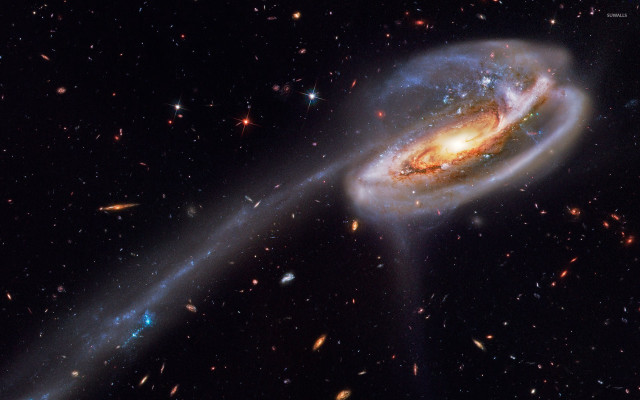 Large spiral galaxy bright center free wallpaper - medium preview image
