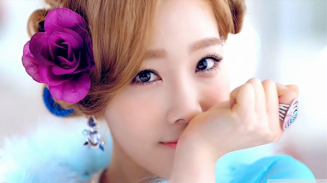 Woman flower hair ring finger free wallpaper - medium preview image