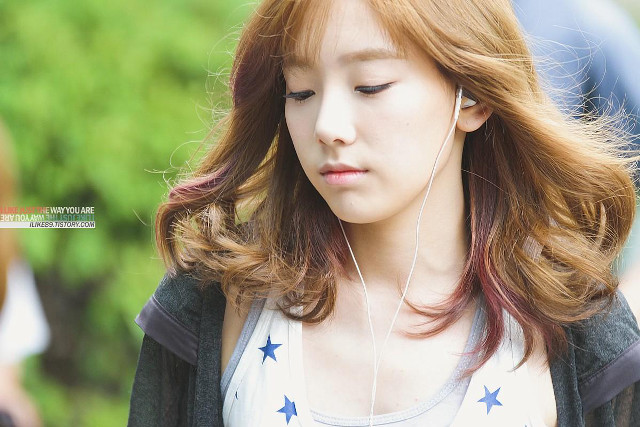 Girl earphones phone group people free wallpaper - medium preview image