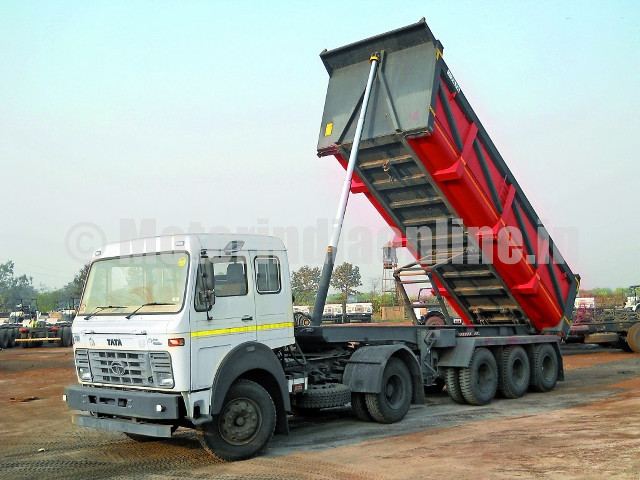 Dump truck parking lot red free wallpaper - medium preview image