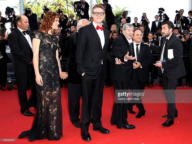 Red carpet group photographers event free wallpaper - medium preview image