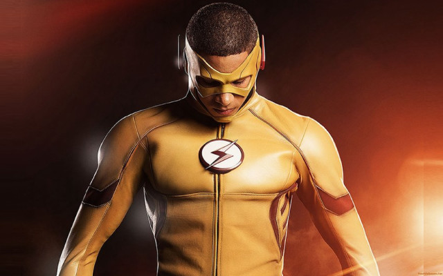 Man yellow suit flash symbol free wallpaper - medium preview image