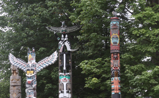 Totem poles bird forest trees #2 free wallpaper - medium preview image