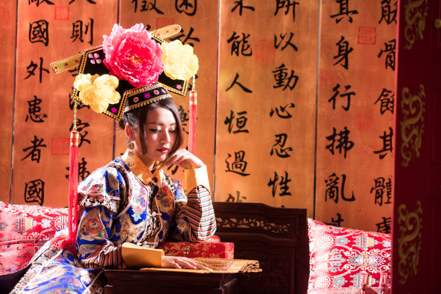 Woman chinese costume bed flower free wallpaper - medium preview image