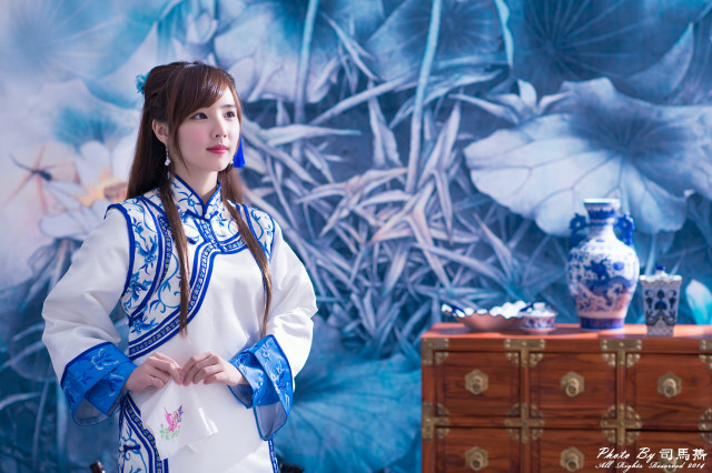 Woman white blue dress table free wallpaper - medium preview image