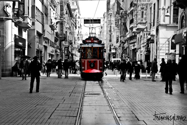 Trolley car crowded street city free wallpaper - medium preview image