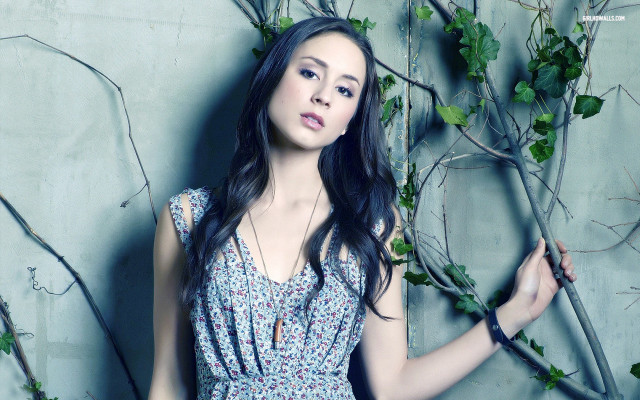 Woman vines wall tree branch free wallpaper - medium preview image