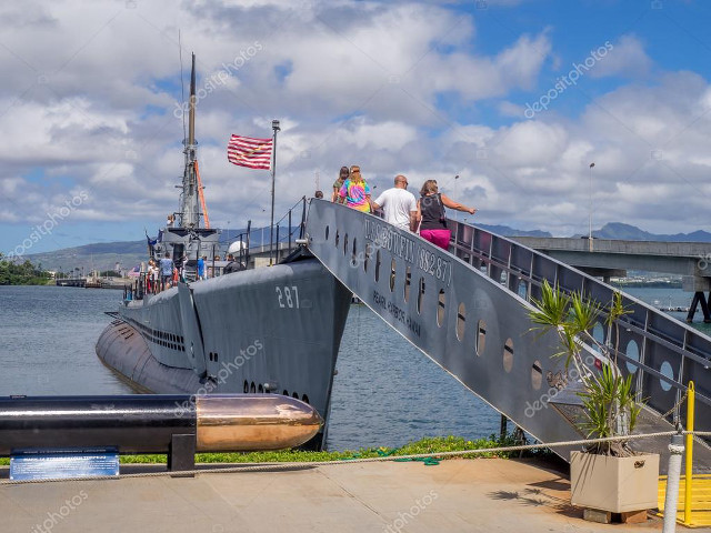 Boat bridge water group people free wallpaper - medium preview image