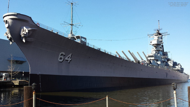 Large ship docked crane warship free wallpaper - medium preview image