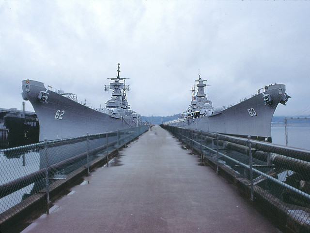 Large ships docked pier water free wallpaper - medium preview image