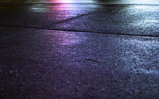 Street stop light wet sidewalk free wallpaper - medium preview image