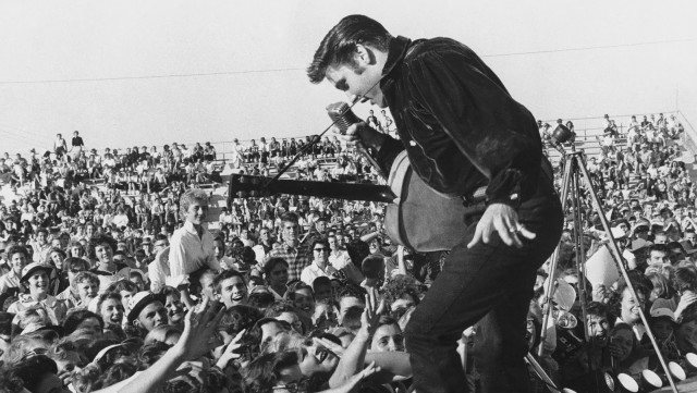 Man stage crowd microphone performance free wallpaper - medium preview image