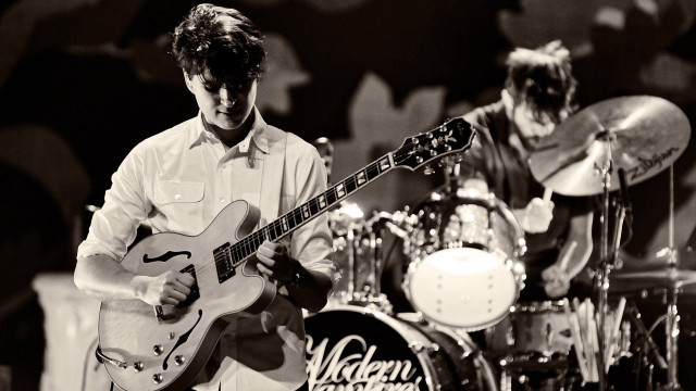 Man playing guitar drums stage free wallpaper - medium preview image
