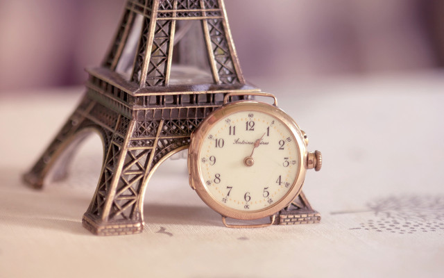 Small clock eiffel tower table free wallpaper - medium preview image
