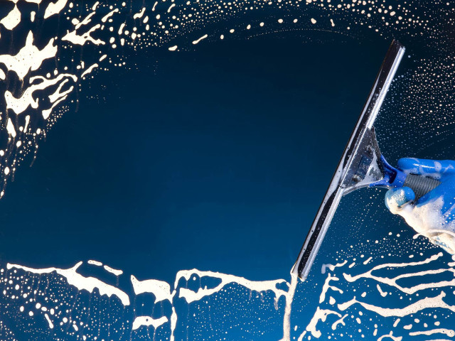 Skiing person snow water splash free wallpaper - medium preview image