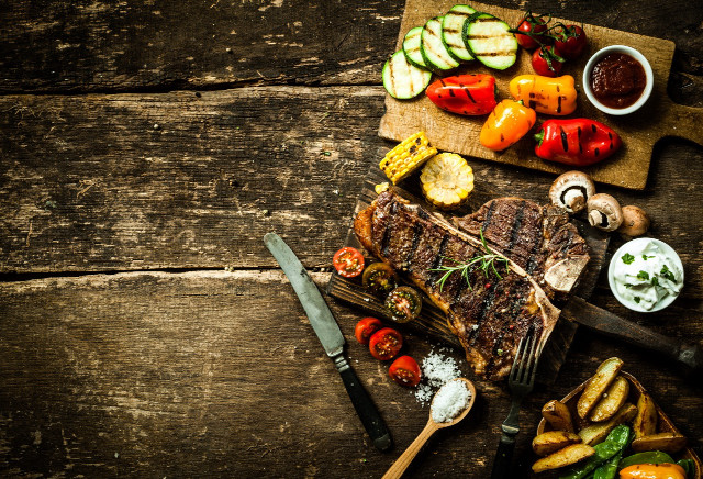 Steak vegetables knife cuttingboard wooden free wallpaper - medium preview image