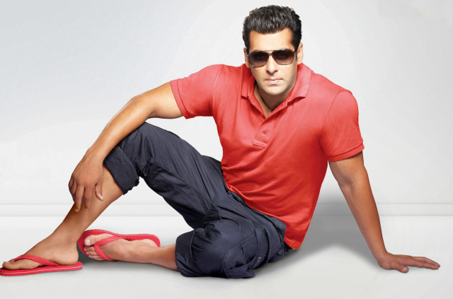 Man red shirt blue pants #3 free wallpaper - medium preview image