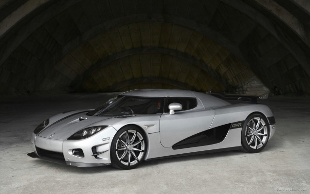 Silver sports car tunnel roof free wallpaper - medium preview image