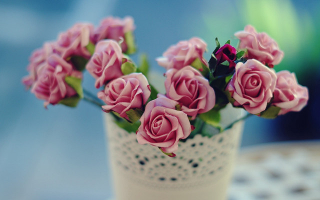 Vase pink roses table wallpaper free wallpaper - medium preview image