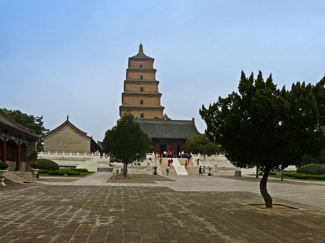 Large building tower tree people free wallpaper - medium preview image