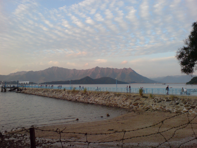 Beach group people water mountains free wallpaper - medium preview image
