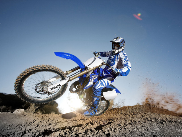 Dirtbike rider dirtfield sky motionblur free wallpaper - medium preview image