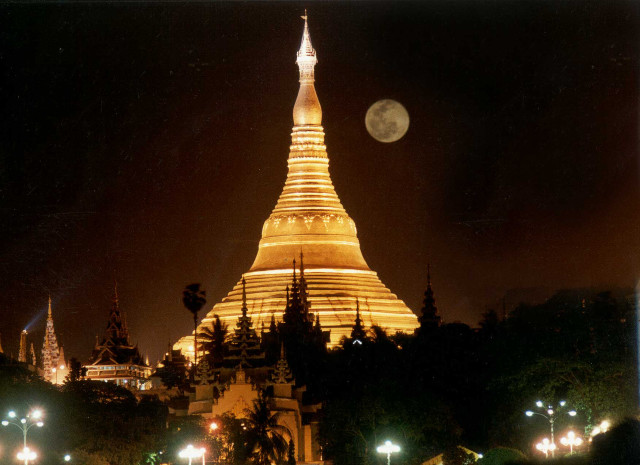 Large building spire night fullmoon free wallpaper - medium preview image