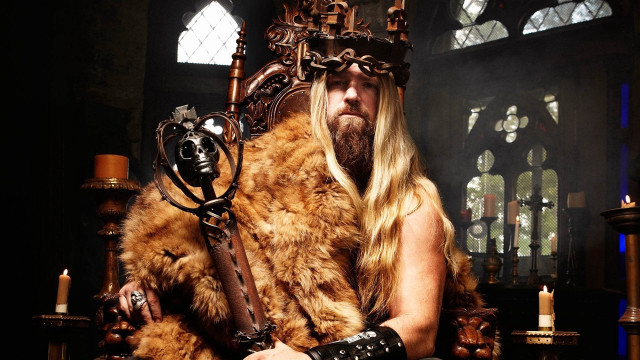 Man long hair beard crown free wallpaper - medium preview image