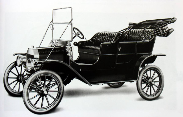 Old model car black leather free wallpaper - medium preview image