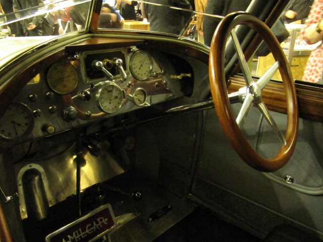 Car dashboard steeringwheel gauges mirror free wallpaper - medium preview image