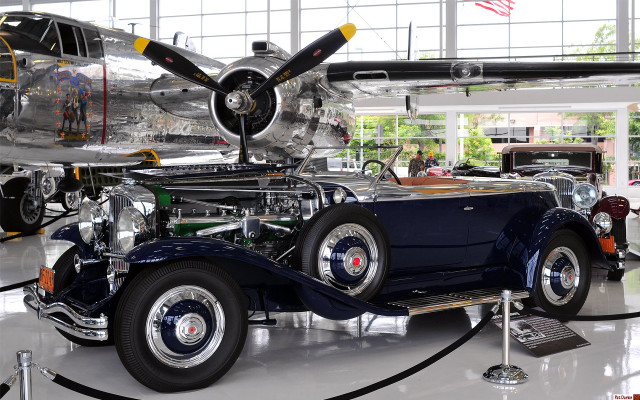 Car museum plane wall ground free wallpaper - medium preview image