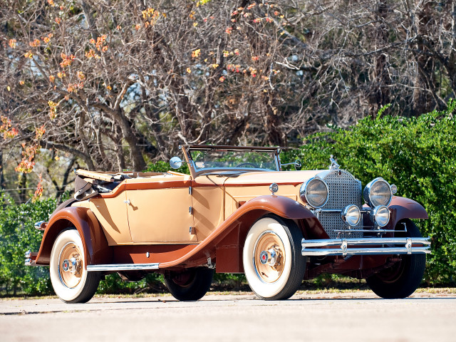 Old model car parked street #2 free wallpaper - medium preview image