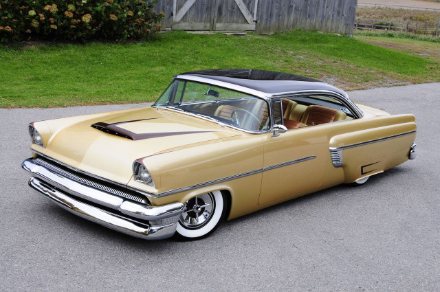 Classic car driveway barn grass free wallpaper - medium preview image