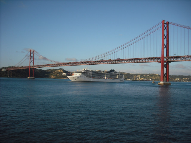 Cruise ship sailing bridge ocean free wallpaper - medium preview image